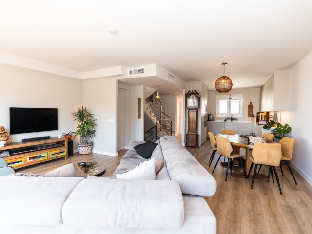 Adosado con 4 Dormitorios  en Torreblanca