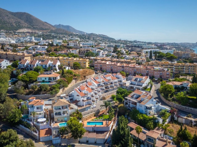 Adosado con 4 Dormitorios  en Torreblanca