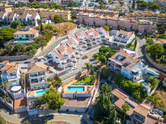 Adosado con 4 Dormitorios  en Torreblanca