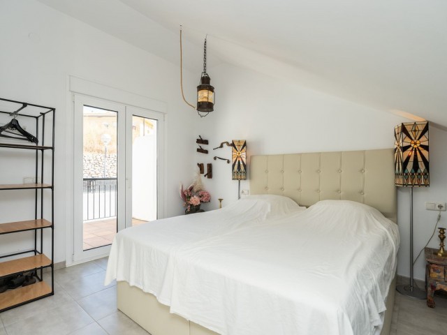 Adosado con 4 Dormitorios  en Torreblanca