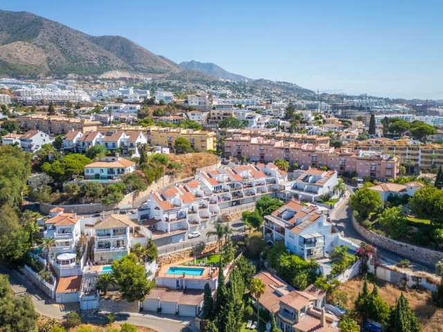 Adosado con 4 Dormitorios  en Torreblanca