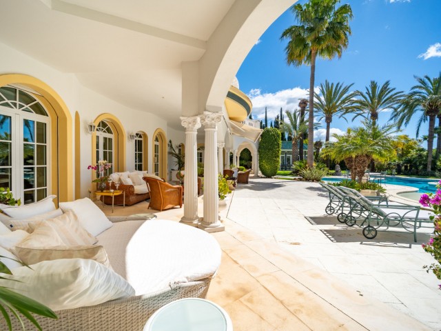 14 Makuuhuoneen Huvila The Golden Mile