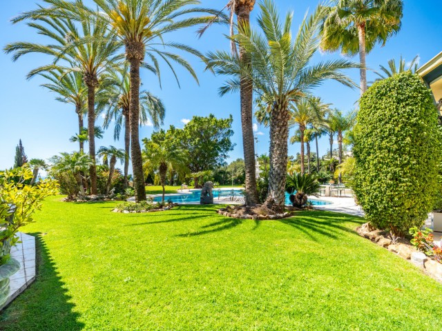 14 Makuuhuoneen Huvila The Golden Mile