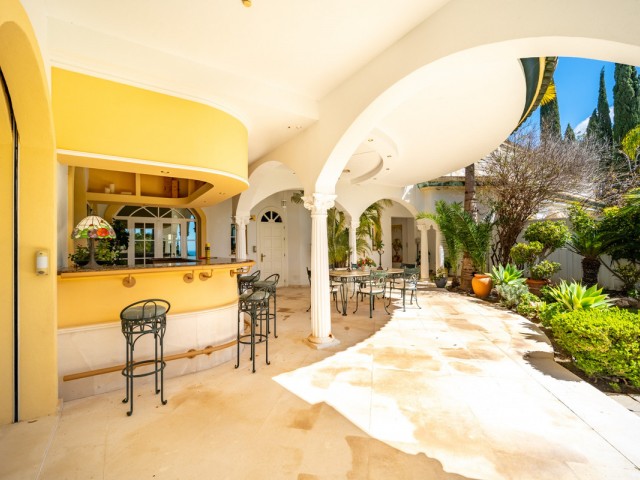 14 Makuuhuoneen Huvila The Golden Mile