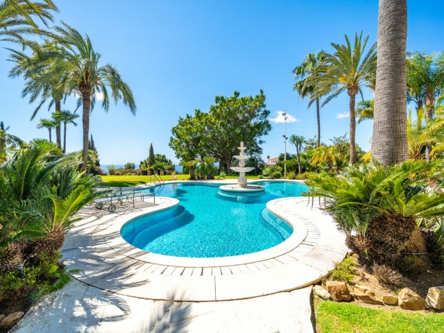 14 Makuuhuoneen Huvila The Golden Mile