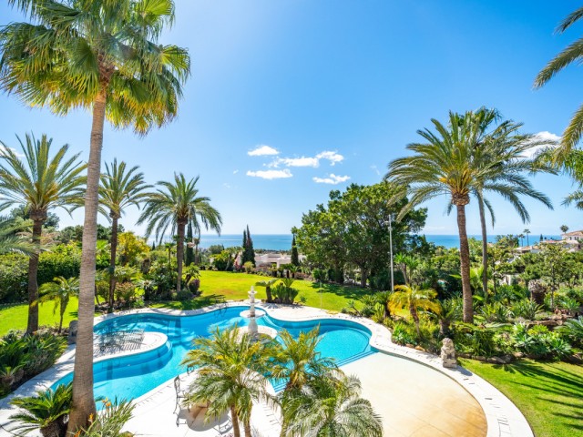 14 Makuuhuoneen Huvila The Golden Mile