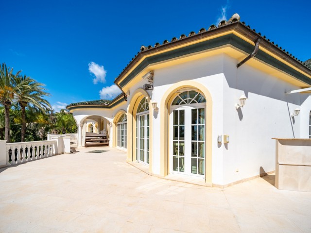 14 Makuuhuoneen Huvila The Golden Mile