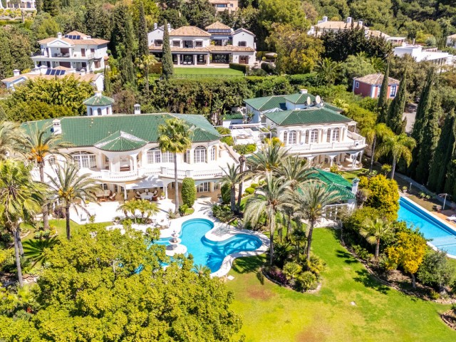 14 Makuuhuoneen Huvila The Golden Mile