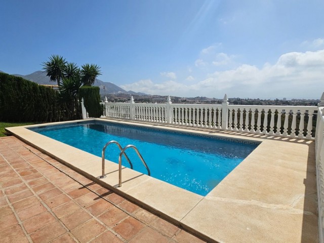 Villa con 4 Dormitorios  en Campo Mijas
