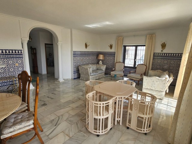 Villa con 4 Dormitorios  en Campo Mijas