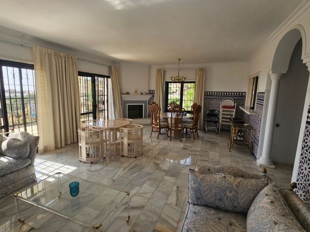 Villa con 4 Dormitorios  en Campo Mijas