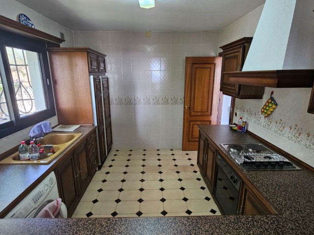 Villa con 4 Dormitorios  en Campo Mijas
