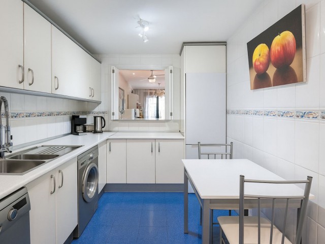 Apartamento con 3 Dormitorios  en New Golden Mile