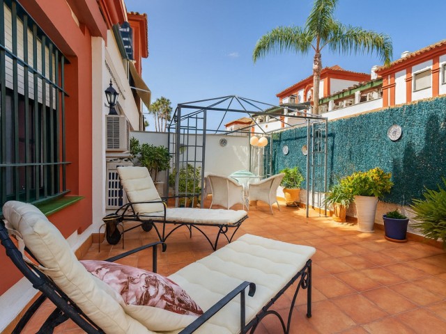 Apartamento con 3 Dormitorios  en New Golden Mile