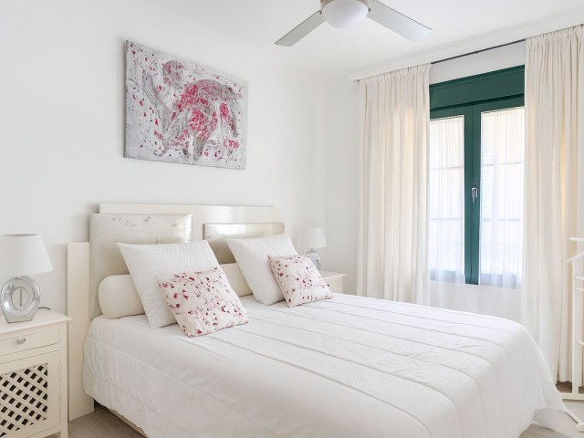 Apartamento con 3 Dormitorios  en New Golden Mile
