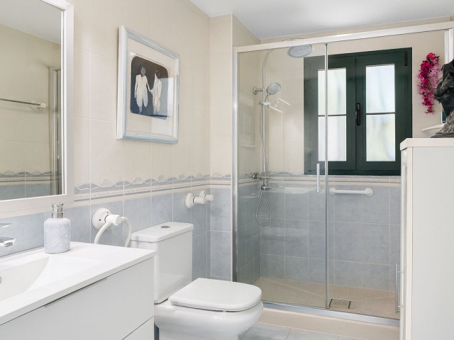 Apartamento con 3 Dormitorios  en New Golden Mile
