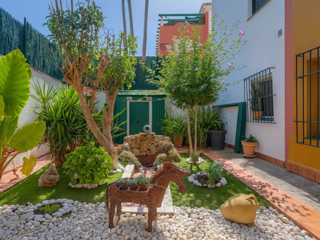 Apartamento con 3 Dormitorios  en New Golden Mile