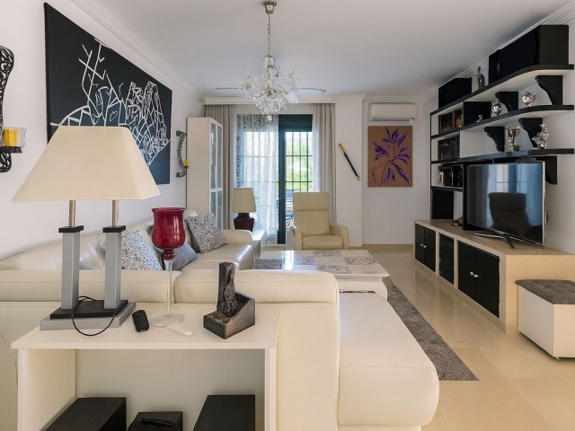 Apartamento con 3 Dormitorios  en New Golden Mile