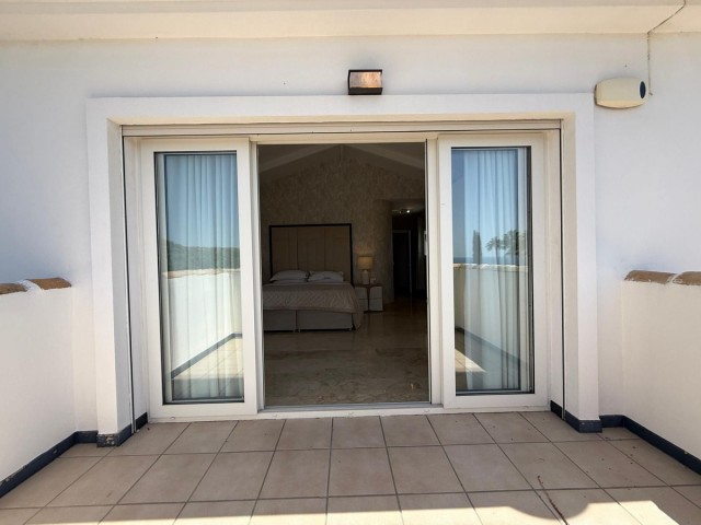 4 Bedrooms Villa in Marbesa