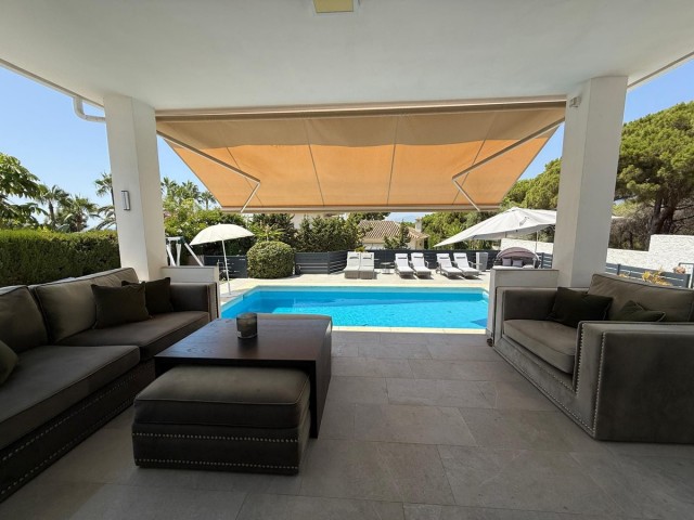 Villa avec 4 Chambres  à Marbesa