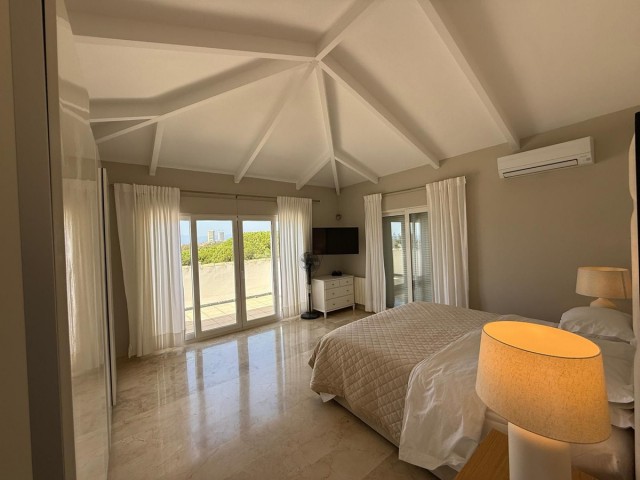 Villa con 4 Dormitorios  en Marbesa