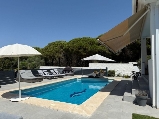 Villa con 4 Dormitorios  en Marbesa