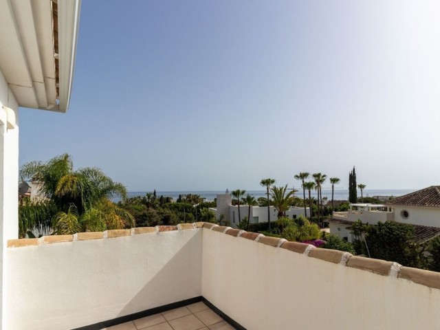 Villa con 4 Dormitorios  en Marbesa