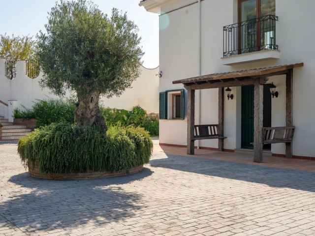 7 Bedrooms Villa in Mijas