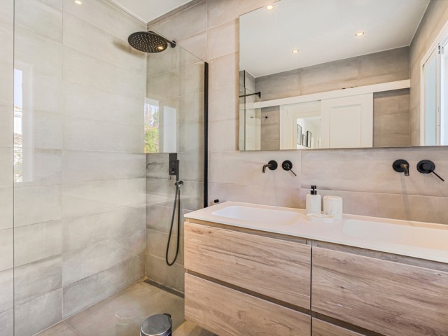 5 Bedrooms Villa in San Pedro de Alcántara