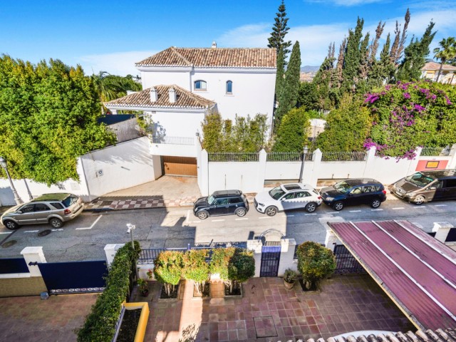 5 Bedrooms Villa in San Pedro de Alcántara