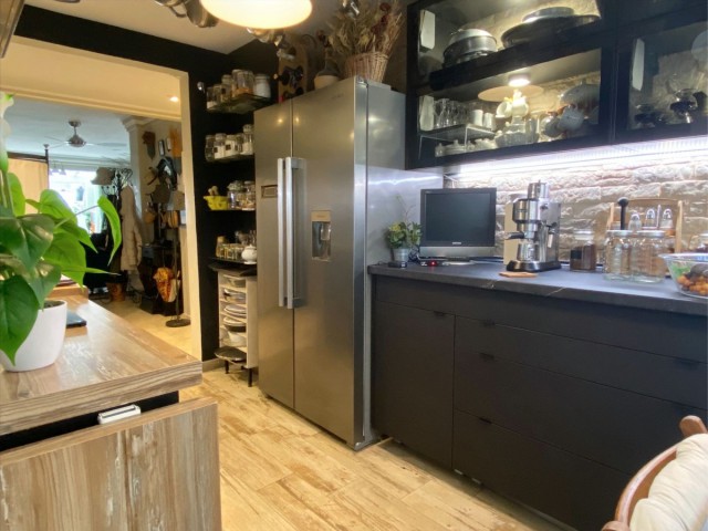 Apartamento con 3 Dormitorios  en Río Real
