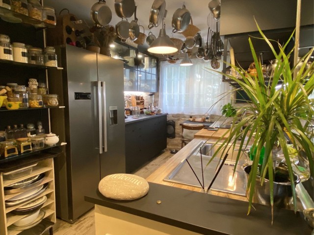 Apartamento con 3 Dormitorios  en Río Real