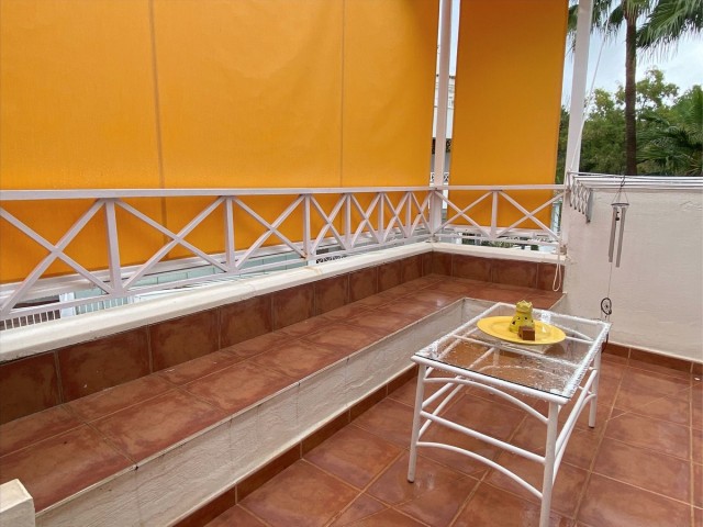 Apartamento con 3 Dormitorios  en Río Real