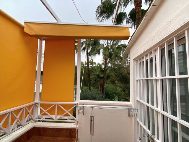 Apartamento con 3 Dormitorios  en Río Real