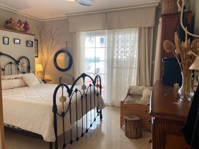 Apartamento con 3 Dormitorios  en Río Real