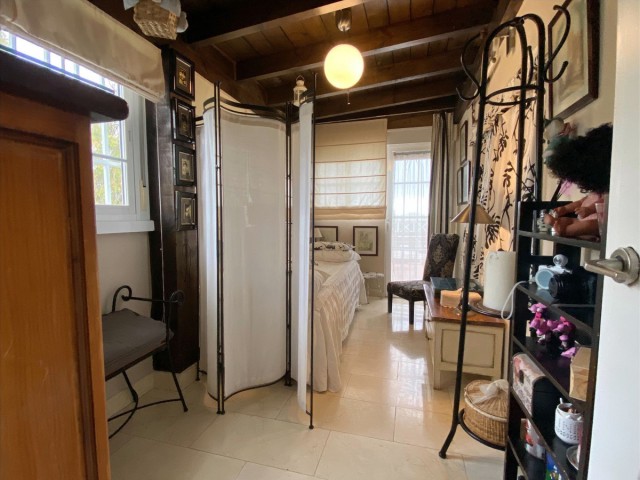 Apartamento con 3 Dormitorios  en Río Real