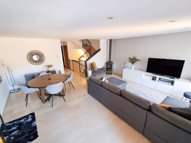 Maison mitoyenne avec 3 Chambres  à Nagüeles