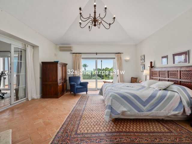 5 Bedrooms Villa in Sotogrande
