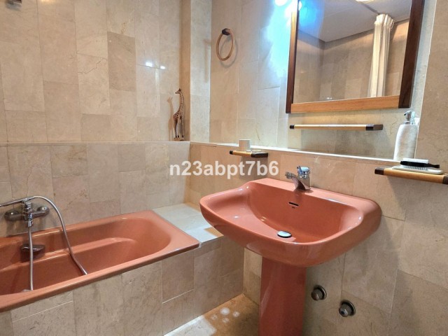 2 Bedrooms Apartment in Nueva Andalucía