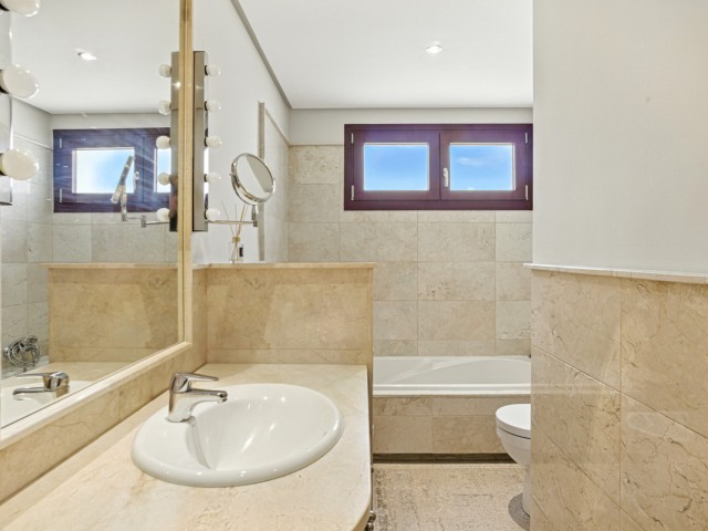 3 Bedrooms Townhouse in Benahavís