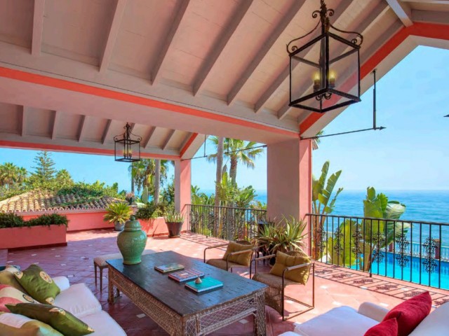 5 Bedrooms Villa in New Golden Mile