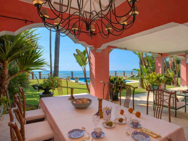 5 Bedrooms Villa in New Golden Mile