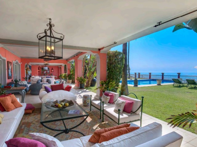 5 Bedrooms Villa in New Golden Mile