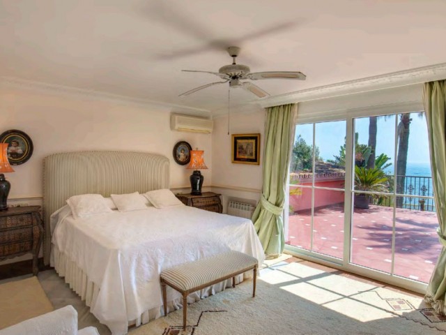 5 Bedrooms Villa in New Golden Mile