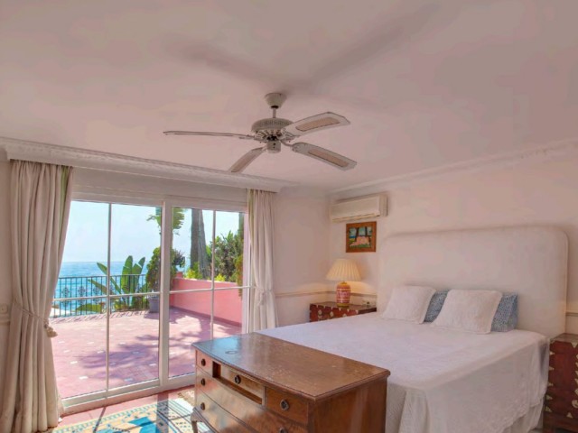 5 Bedrooms Villa in New Golden Mile