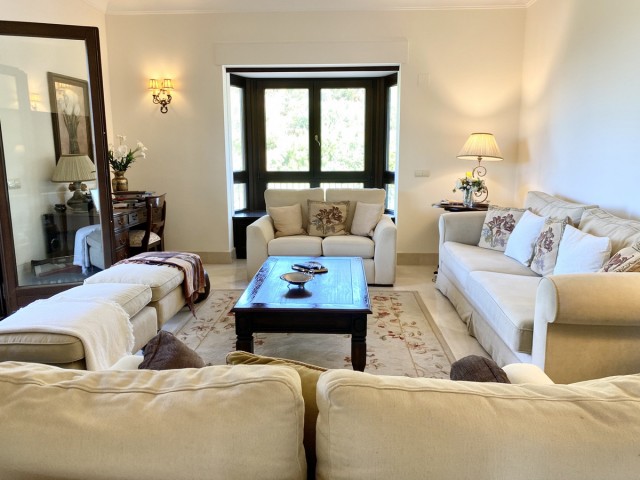 5 Bedrooms Villa in Benahavís