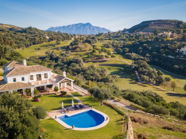 5 Bedrooms Villa in Benahavís