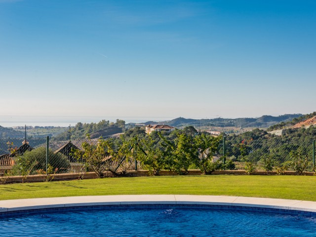 5 Bedrooms Villa in Benahavís