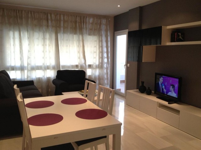 Apartamento con 2 Dormitorios  en Puerto Banús