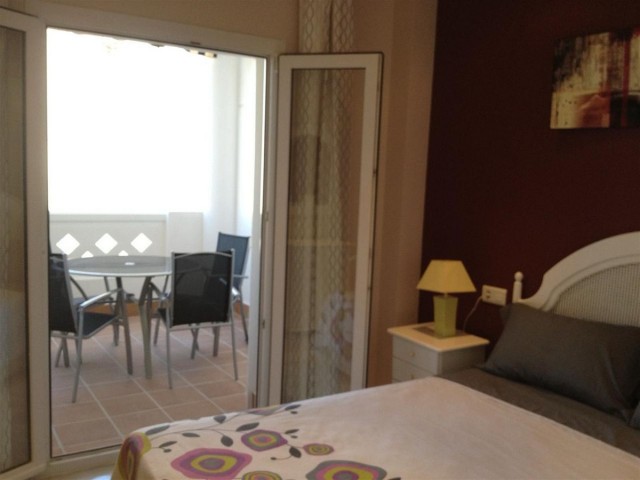 Apartamento con 2 Dormitorios  en Puerto Banús